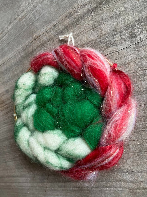 611fc05e3c4ce80992caae23_candy-cane-wreath-b-_1763267656052.jpg