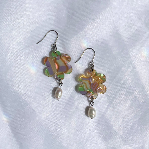 611fc05e3c4ce80992caae23_earring-bloom-groovy2_1751411360973.jpg