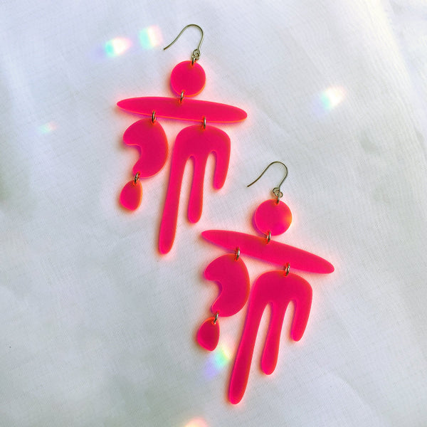 611fc05e3c4ce80992caae23_earring-playful-neon-pink2_1768091202986.jpg