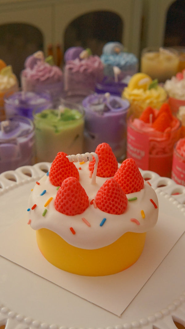 611fc05e3c4ce80992caae23_yellow-strawberry-bento-cake-candle2_1783729242338.jpg